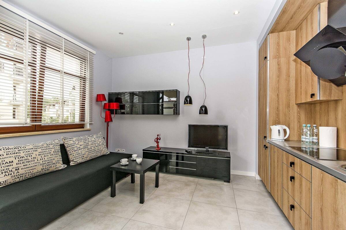 Neptun Apartments Eight | Dihias secara berasingan, seterika/papan seterika