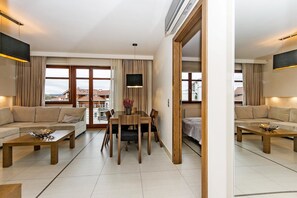 Neptun Apartments Perlowy | Individualmente decorados, ferros/tábuas de passar roupa, berços grátis