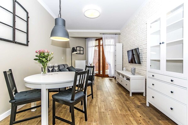 Neptun Apartments Four | 私人小型廚房 | 雪櫃、爐具、咖啡機/沖茶器、電熱水壺