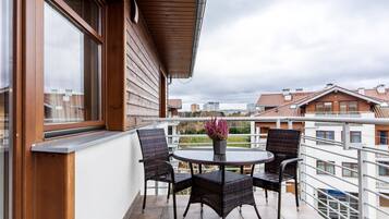 Neptun Apartments Perlowy | Decoración individual, tabla de planchar con plancha, cunas gratuitas