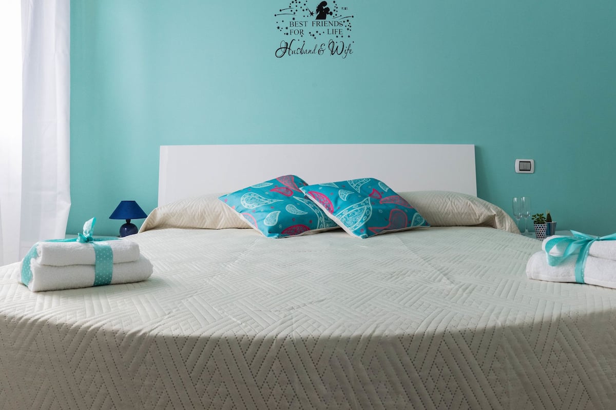 Free cribs/infant beds, free WiFi, bed sheets