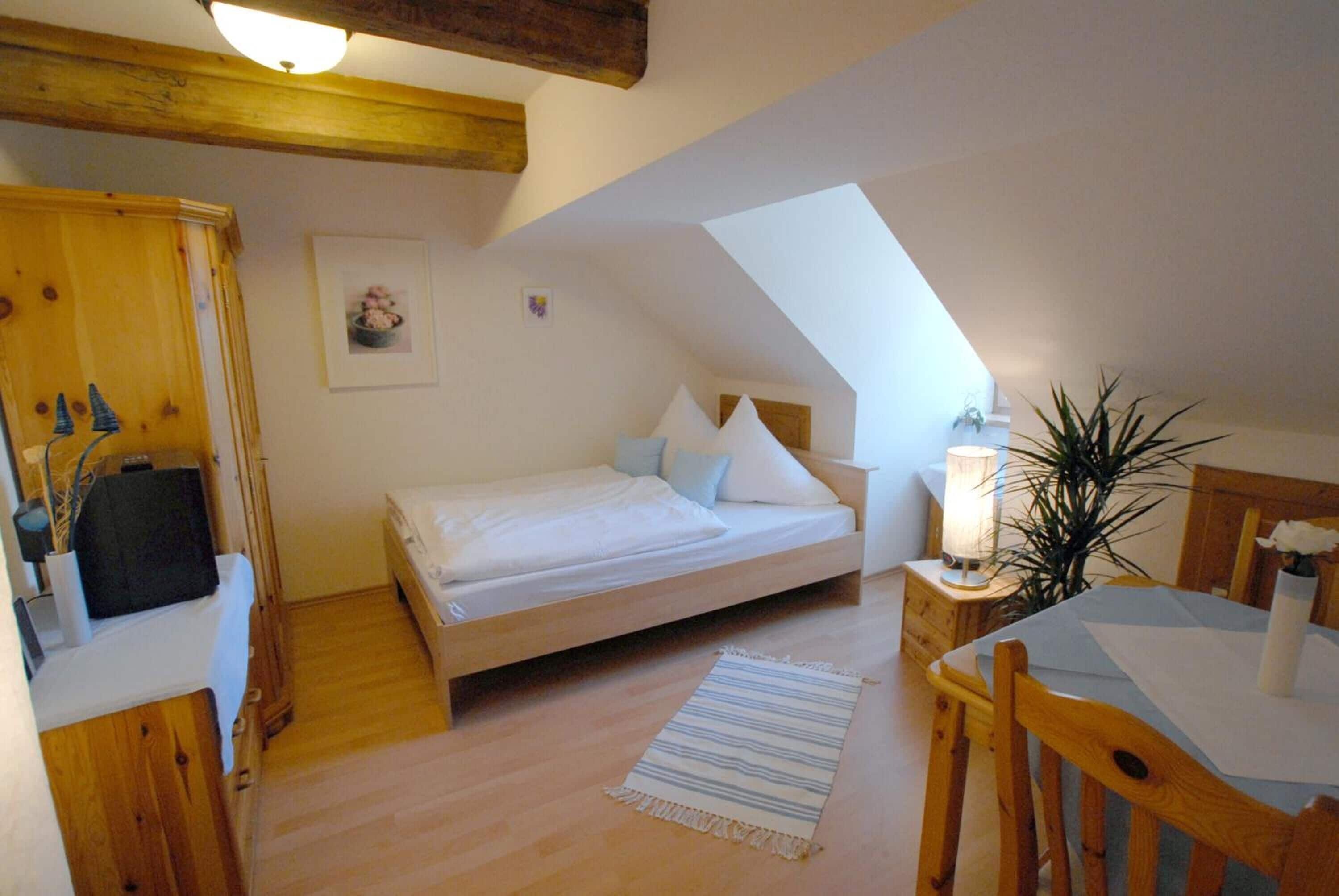 desk, free cots/infant beds, rollaway beds, free wifi