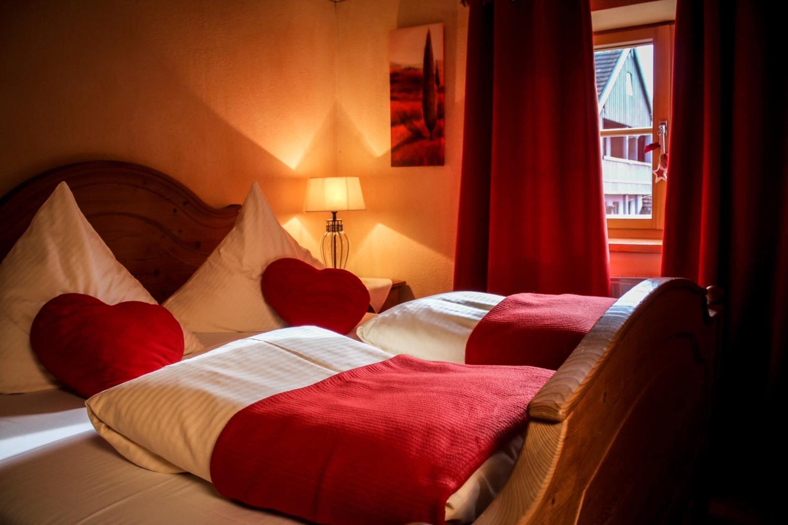 desk, free cots/infant beds, rollaway beds, free wifi