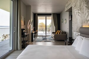 Studio Suite, 1 Bedroom | Minibar, in-room safe, desk, cribs/infant beds