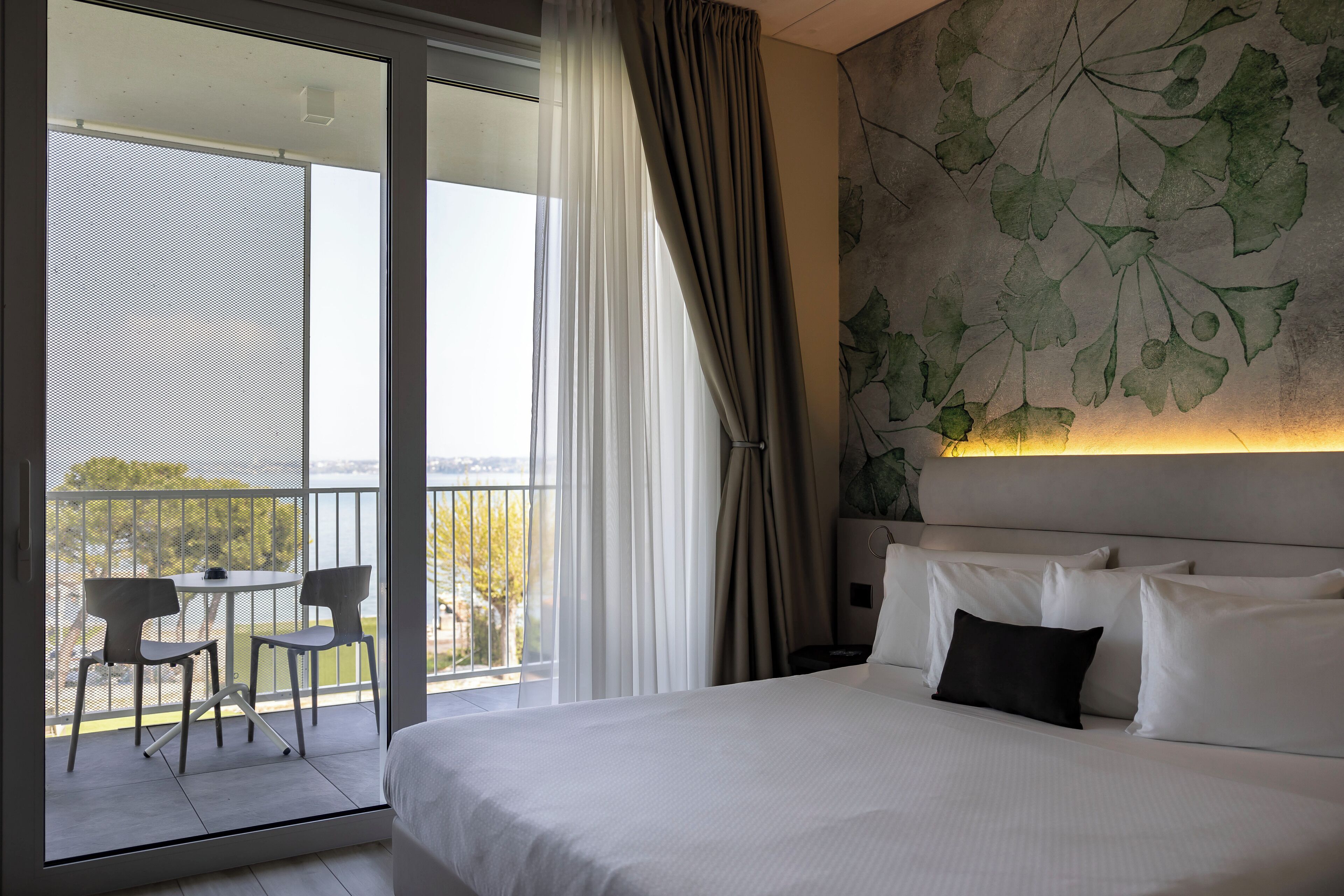 junior studio suite, lake view | 1 bedroom, minibar, in-room safe, desk