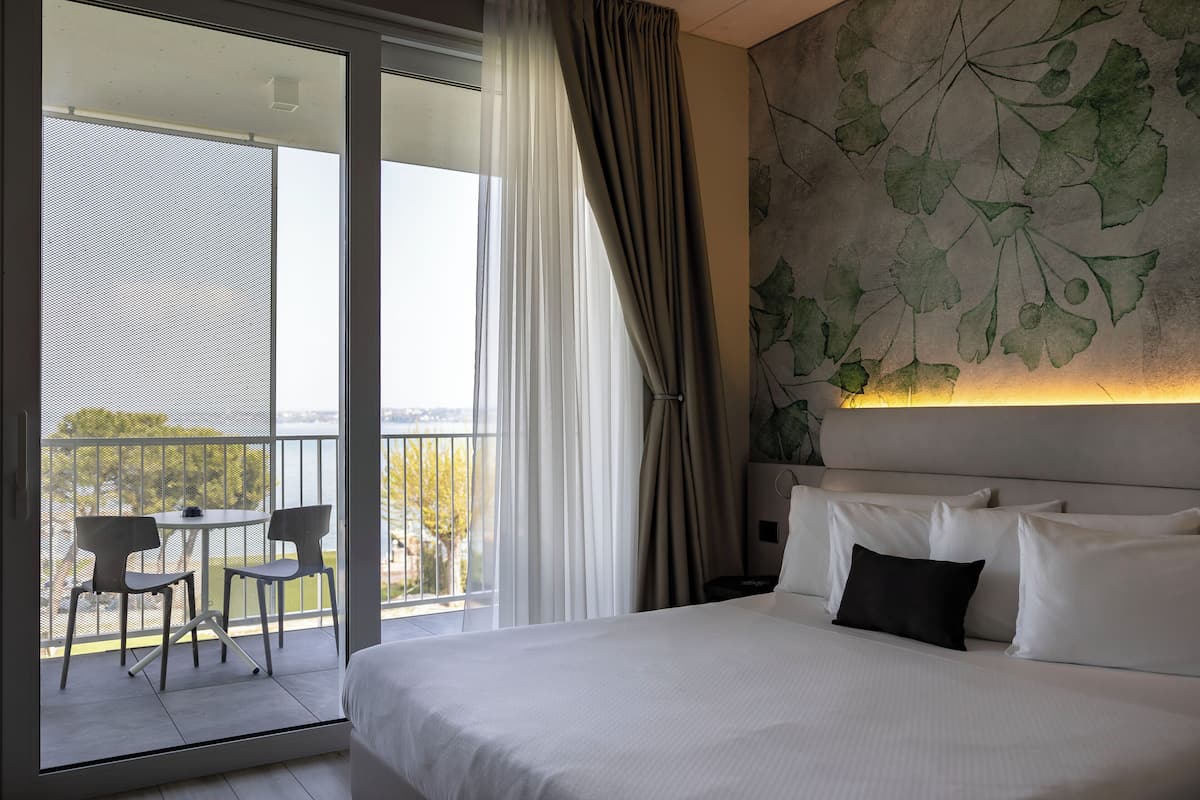 junior studio suite, lake view | 1 bedroom, minibar, in-room safe, desk