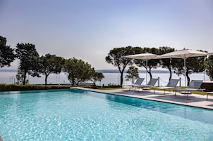 Outdoor pool, pool umbrellas, sun loungers
