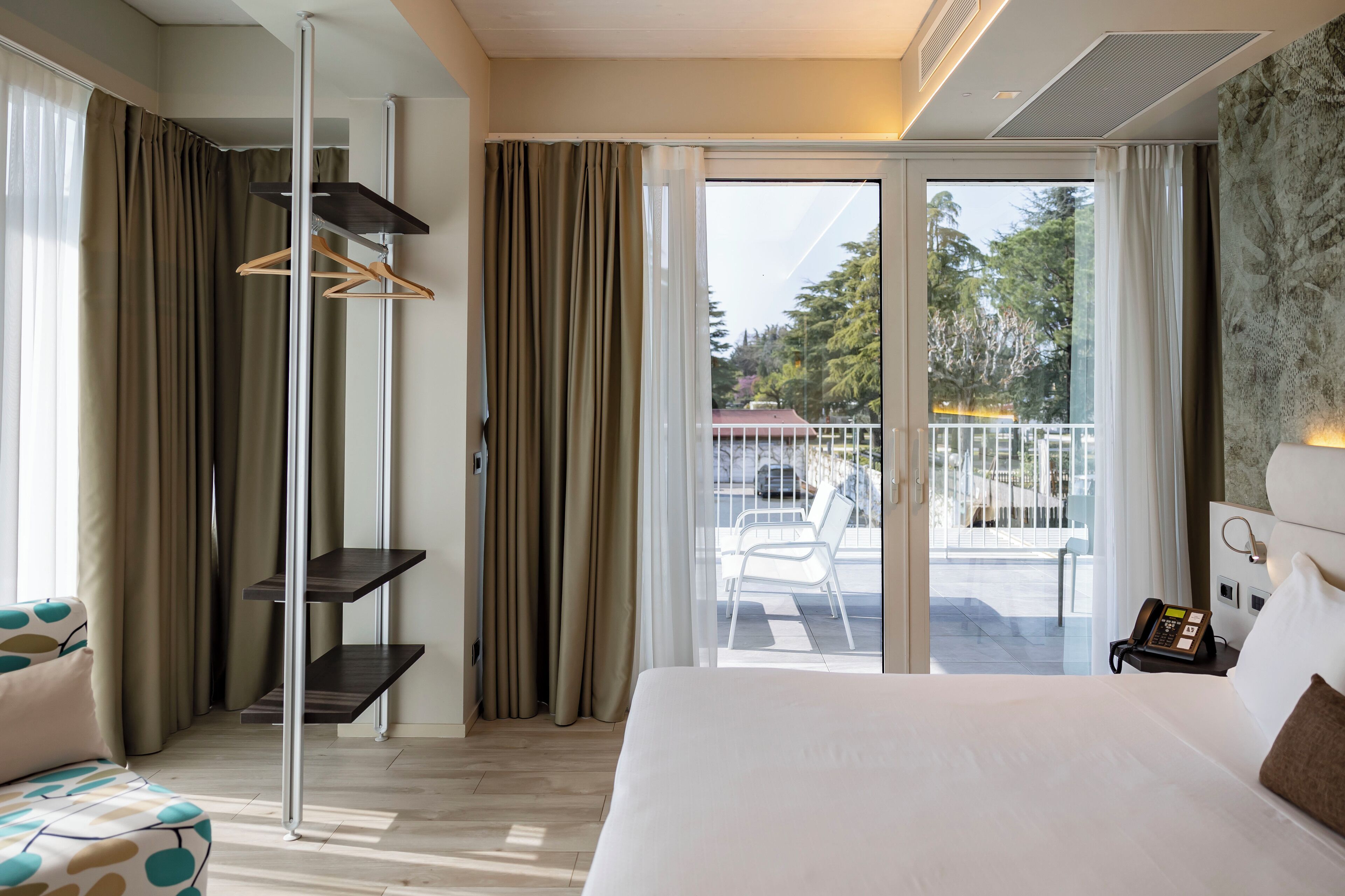 classic double or twin room | 1 bedroom, minibar, in-room safe, desk