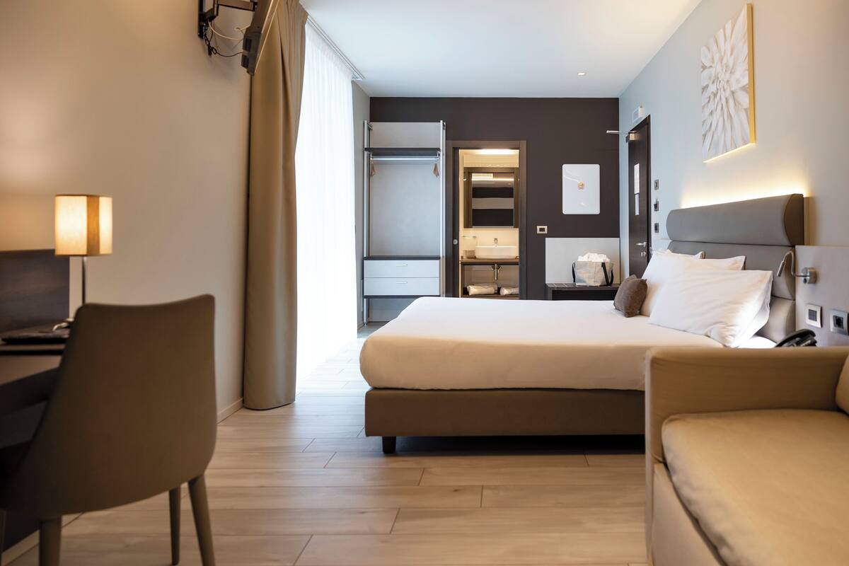 comfort triple room | 1 bedroom, minibar, in-room safe, desk