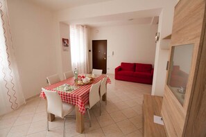 Unclassified image, 3 of 19, button - La Marina (Casoli)