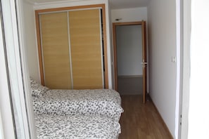 Deluxe Apartment | 2 bedrooms, iron/ironing board, free WiFi, bed sheets