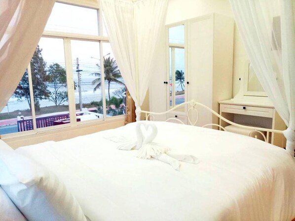 5 Bed room Private Pool Villa Modern Style | Verduisterende gordijnen, gratis wifi