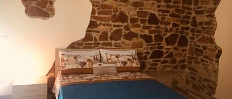 Double Room | Desk, free WiFi, bed sheets, wheelchair access