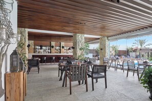 Outdoor dining - Holiday Inn Cairo Maadi (Cairo)
