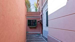 Unclassified image, 5 of 25, button - Attico Sannio 1 (Rome)