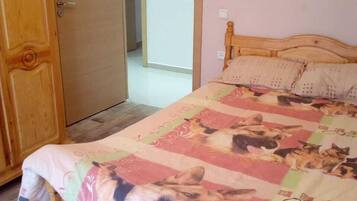 Comfort Apartment, Non Smoking | 2 bedrooms, iron/ironing board, bed sheets
