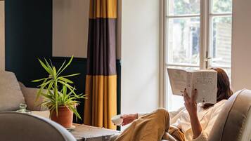 Coin salon dans le hall