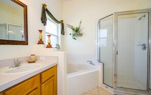 Dusche, Regendusche, Haartrockner, Handtücher