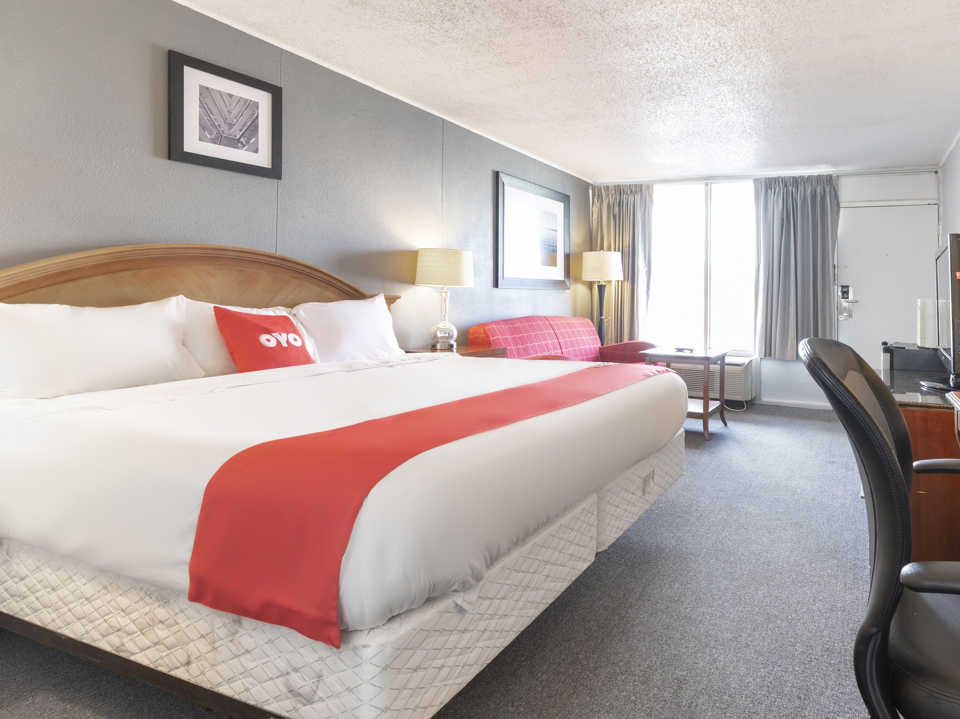 Room, 1 King Bed | Iron/ironing board, free WiFi