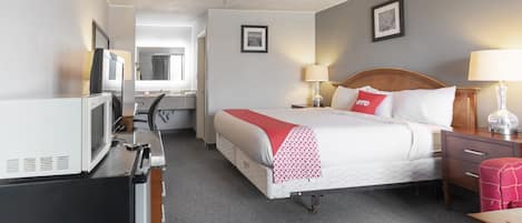 Chambre, 1 trĂšs grand lit | 1 chambre, fer et planche Ă repasser, accĂšs au Wi-Fi (inclus)