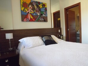 Deluxe-Apartment, Mehrere Betten, barrierefrei | 3 Schlafzimmer, individuell dekoriert, individuell eingerichtet