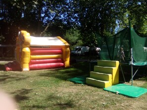 Children’s play area – outdoor