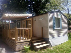 Mobile Unterkunft (5 adults) | Verdunkelungsvorhänge, schallisolierte Zimmer, Babybetten