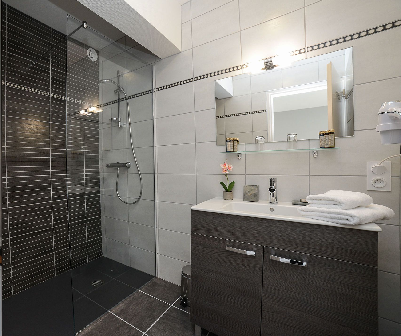 comfort room | bathroom | free toiletries, hair dryer, towels