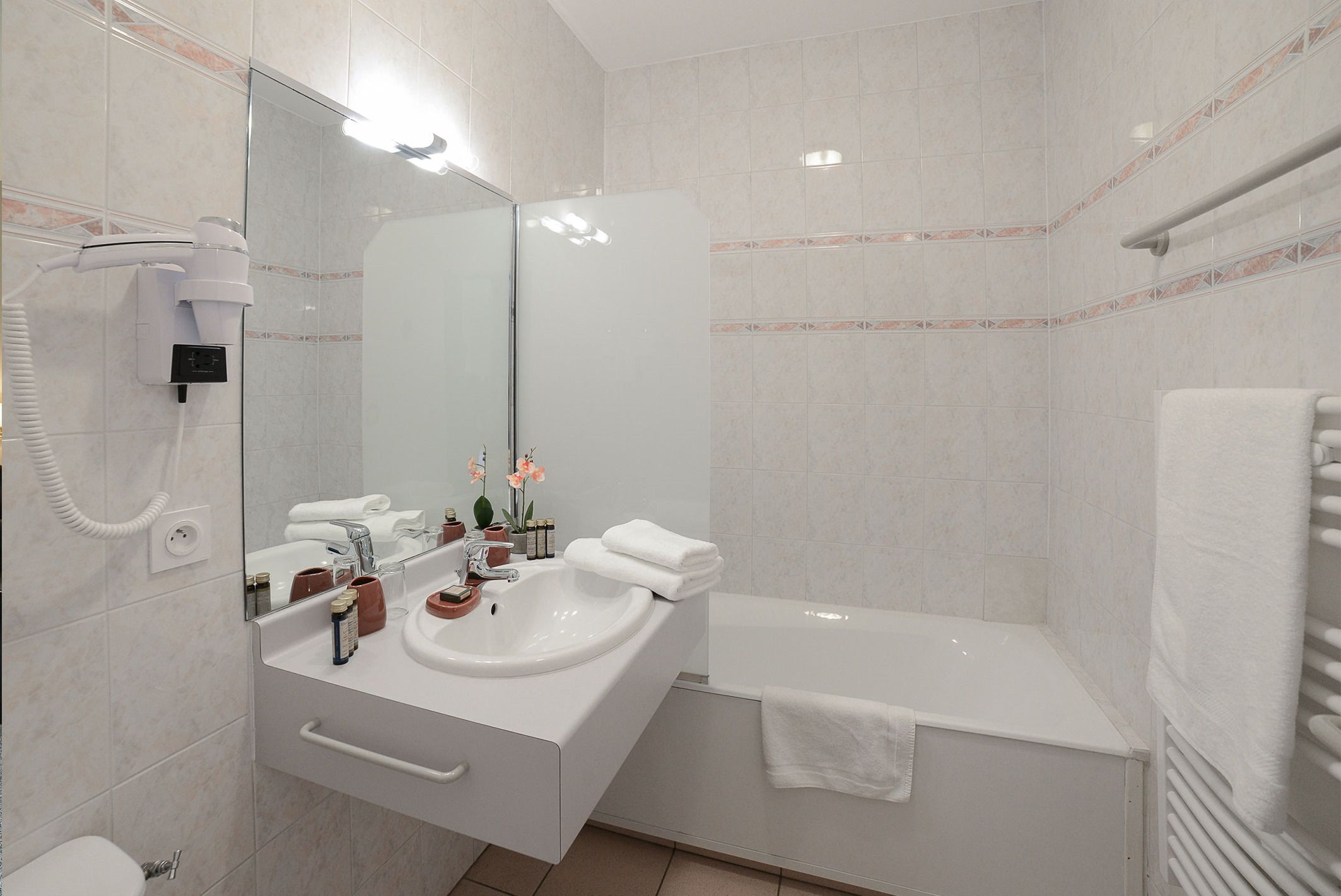 superior room | bathroom | free toiletries, hair dryer, towels