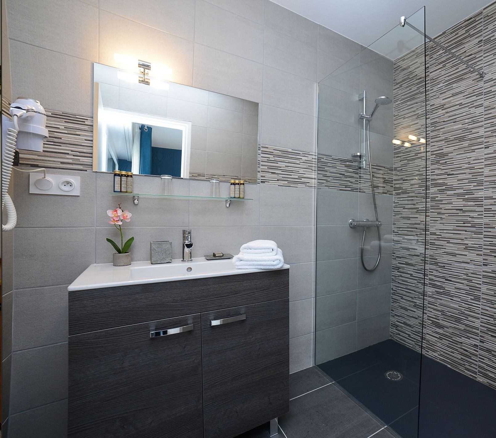 comfort room | bathroom | free toiletries, hair dryer, towels