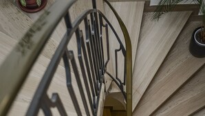 A spiral staircase with a metal railing and wooden walls. - Hôtel Restaurant Novalaise Plage (Novalaise)