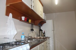 City Apartment, Multiple Beds, Non Smoking | Private kitchen - Apart 3 Quartos Rua Coberta (Gramado)