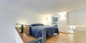 Maisonette | 1 Schlafzimmer, Babybetten, kostenloses WLAN, Bettwäsche