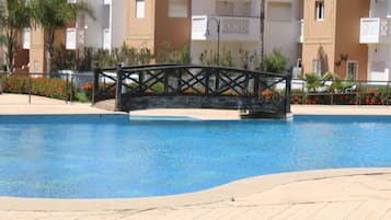 2 albercas al aire libre