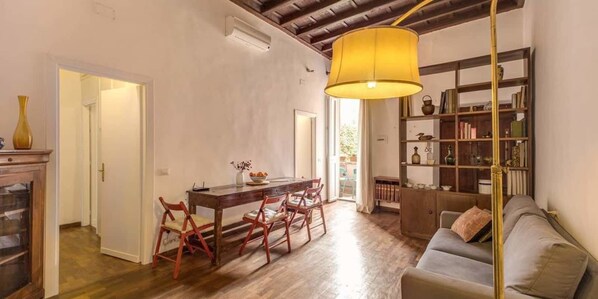 Apartment, 2 Schlafzimmer | Wohnbereich | Smart-TV