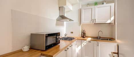 Departamento, 2 habitaciones | Cocineta privada | Refrigerador, microondas, parrilla de estufa y lavavajillas