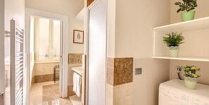 Apartment, 4 Bedrooms | Bathroom - Basilica San Giovanni (Rome)