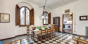 Apartment, 3 Bedrooms | In-room dining