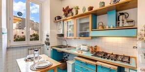 Apartamento panorámico, 1 habitación | Cocina privada | Frigorífico grande, microondas y placa de cocina