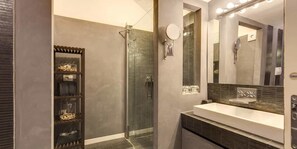 Apartemen, 2 kamar tidur, Bebas Asap Rokok | Wastafel kamar mandi