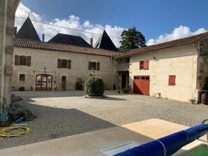 Exterior - Chambre d'hôtes Les Cygnes Noirs (Aujac)