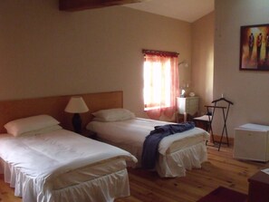 Kamar Double atau Twin Comfort, 2 Tempat Tidur Twin, Bebas Asap Rokok | Pemandangan dari kamar