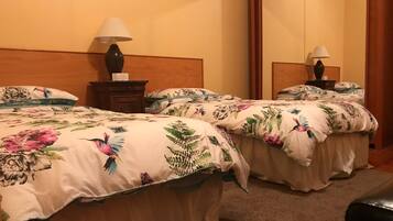 Comfort kamer, 1 twee- of 2 eenpersoonsbedden, 2 eenpersoonsbedden, niet-roken | Individueel gedecoreerd, individueel gemeubileerd