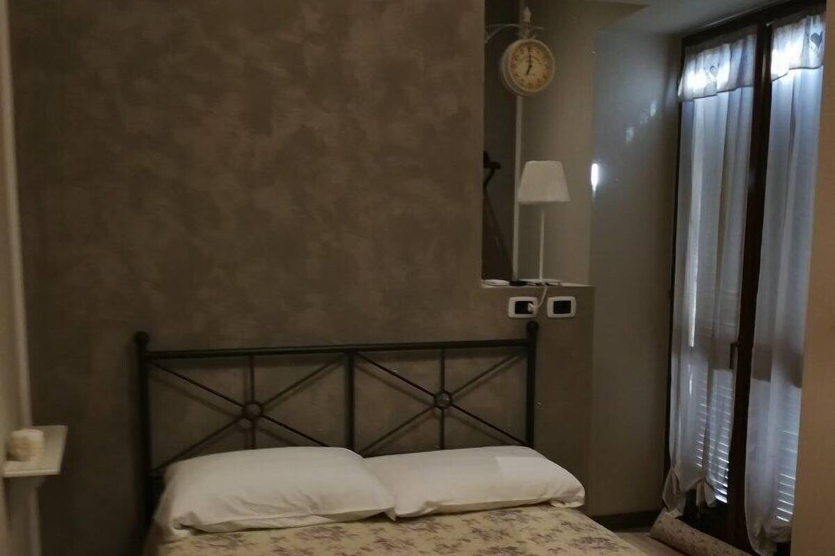 Free cots/infant beds, free WiFi, bed sheets