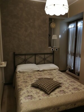 Free cots/infant beds, free WiFi, bed sheets