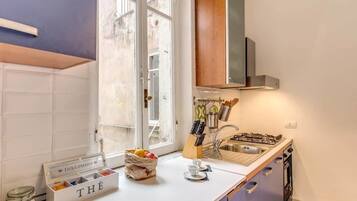 Apartamento, 3 quartos | Cozinha privada | Geladeira grande, fogão, cooktop, máquina de café expresso