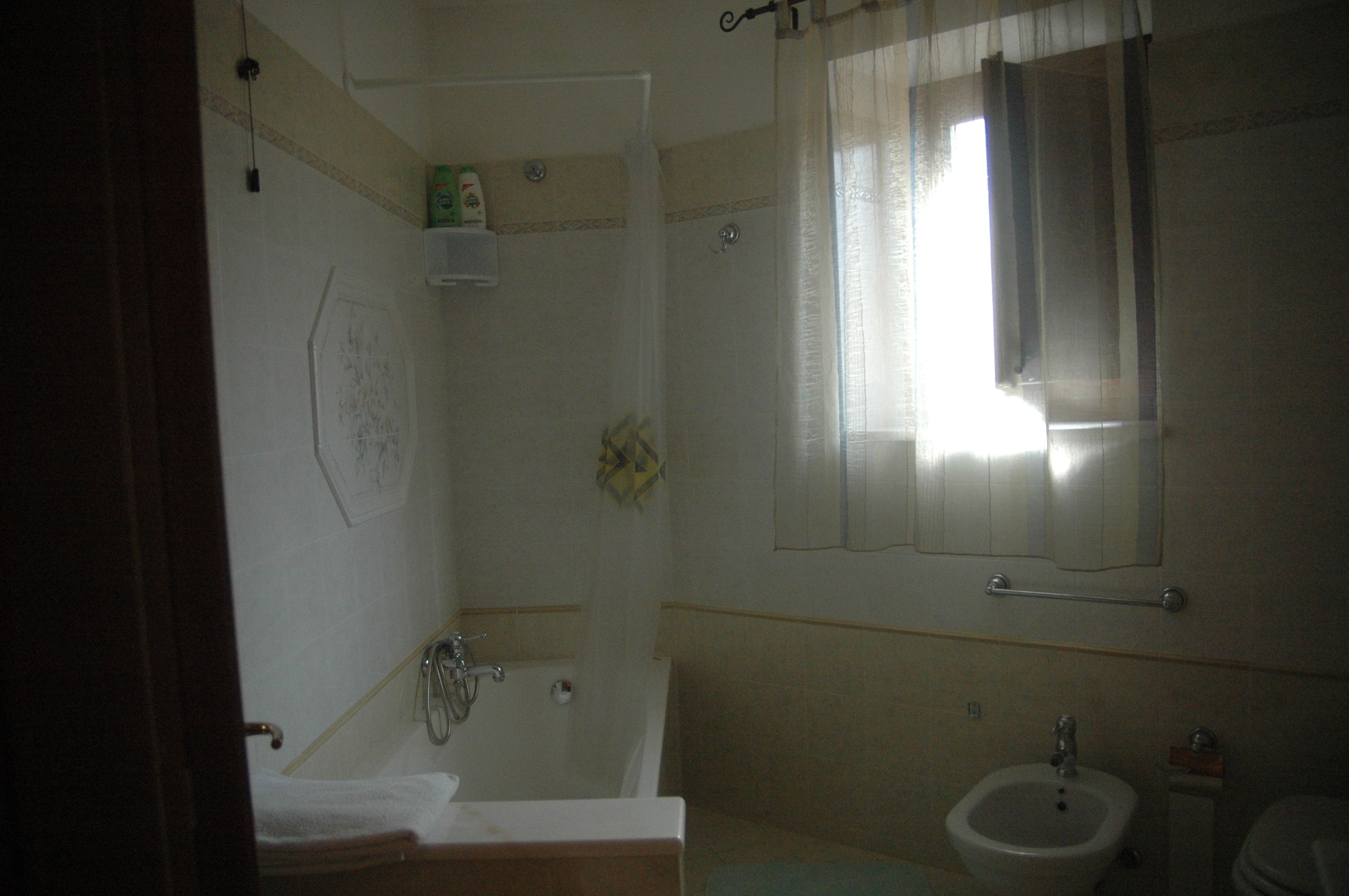Double Room, Private Bathroom (External) | Bathroom | Towels