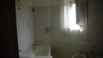 Double Room, Private Bathroom (External) | Bathroom | Towels