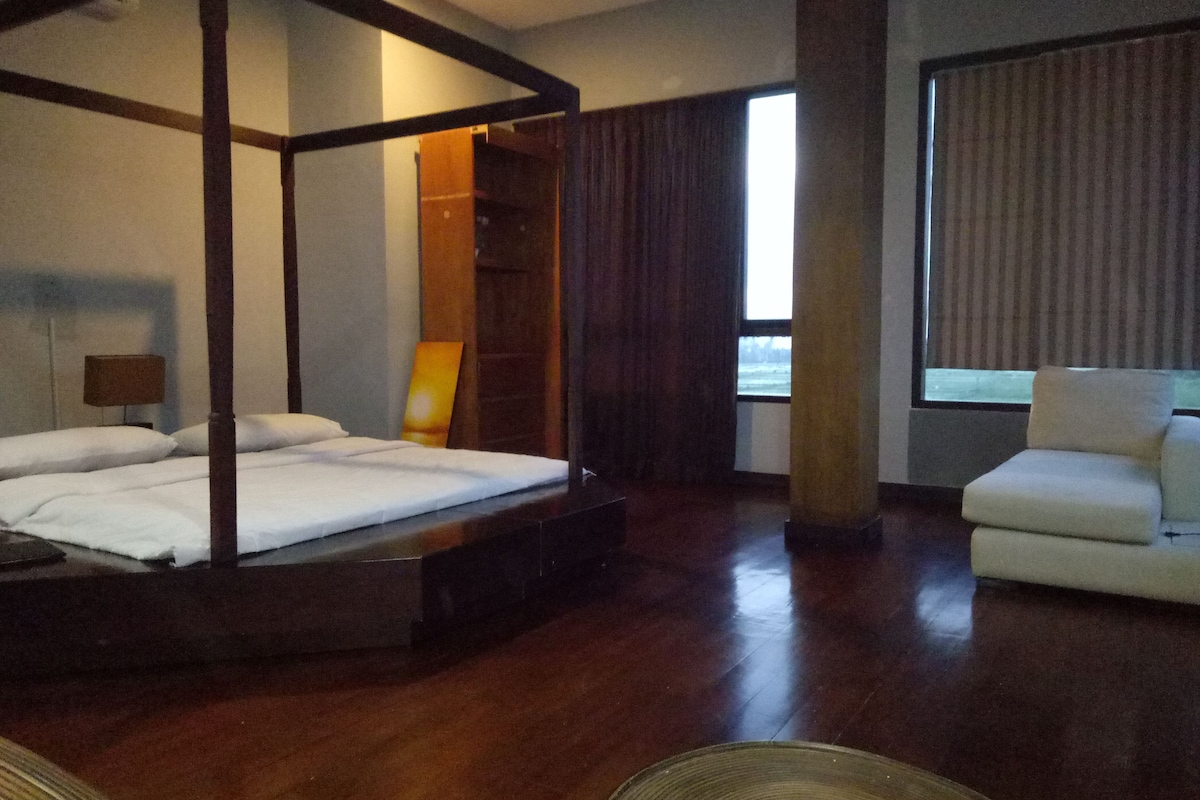Suite, 1 King Bed with Sofa bed | In-room safe, free WiFi, bed sheets