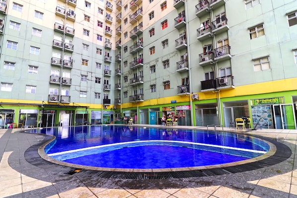 Pool - The Suites Metro Apartment - King Property (Bandung)
